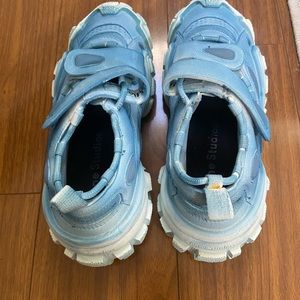 Women's Bolzter Bryz Tumbled Light Blue Open Velcro Sneakers